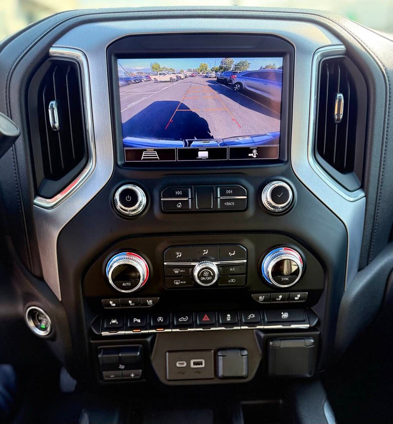 GMC Sierra 1500 Vehicle Full-screen Gallery Image 11