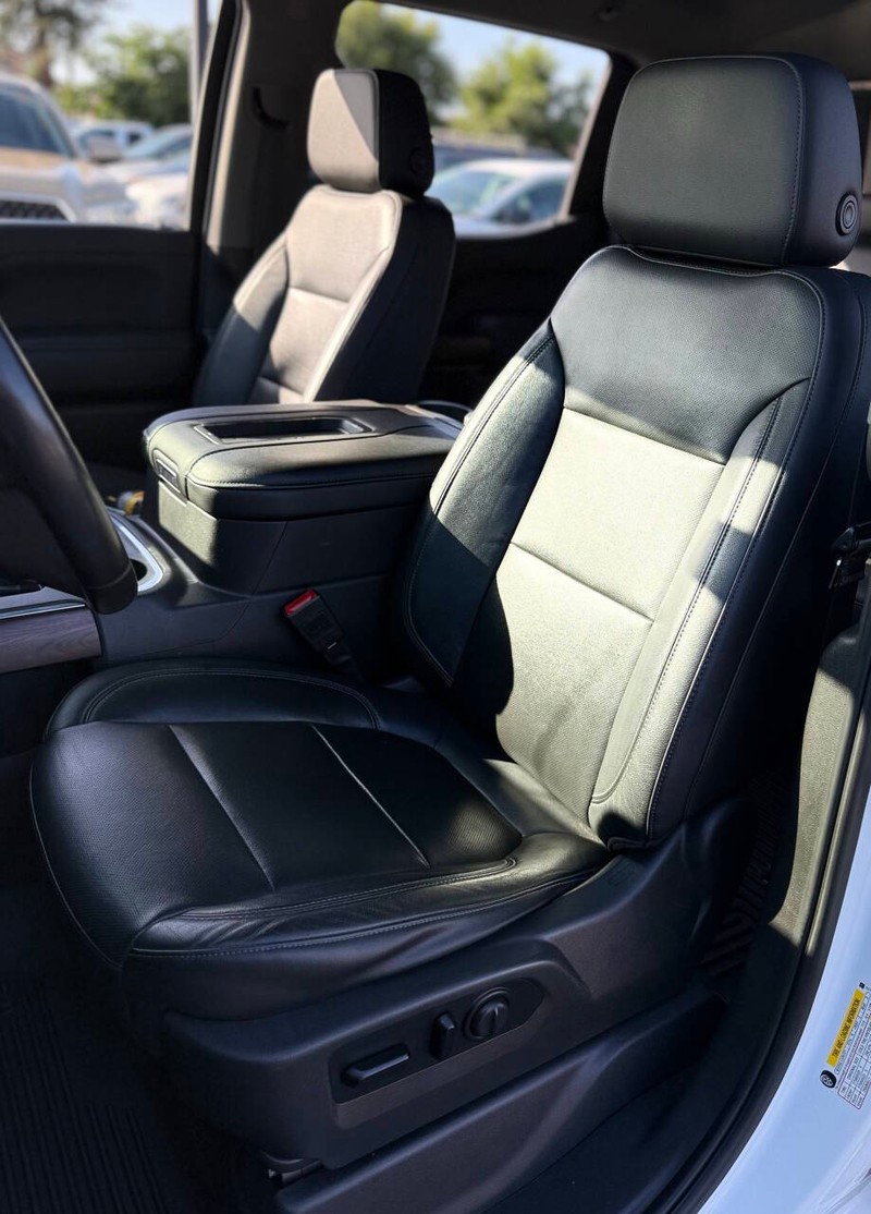 GMC Sierra 1500 Vehicle Full-screen Gallery Image 12