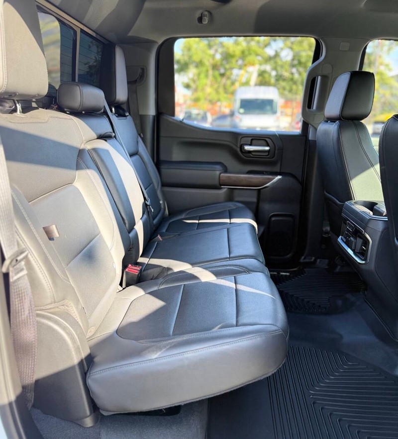 GMC Sierra 1500 Vehicle Full-screen Gallery Image 14
