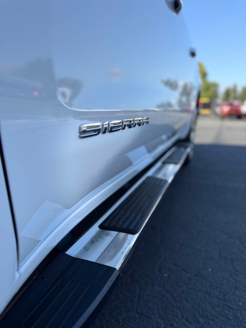 GMC Sierra 1500 Vehicle Full-screen Gallery Image 17