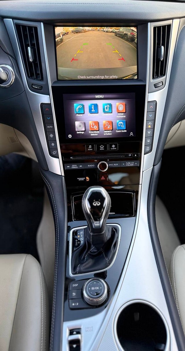 INFINITI Q50 Vehicle Full-screen Gallery Image 10