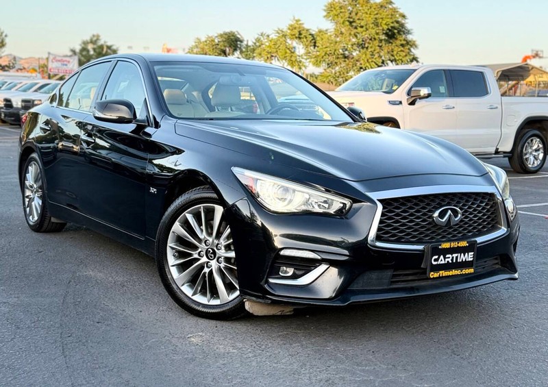 INFINITI Q50 Vehicle Full-screen Gallery Image 02