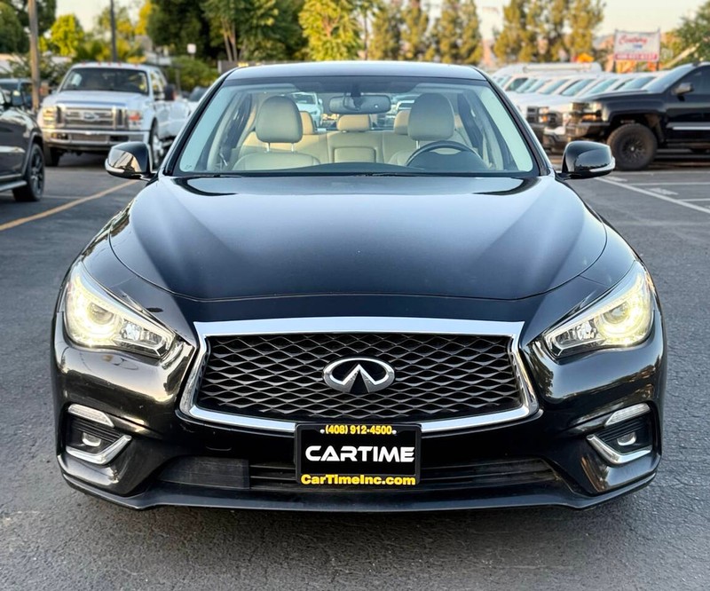 INFINITI Q50 Vehicle Full-screen Gallery Image 03