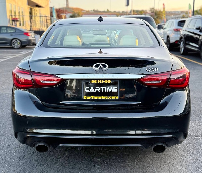 INFINITI Q50 Vehicle Full-screen Gallery Image 07