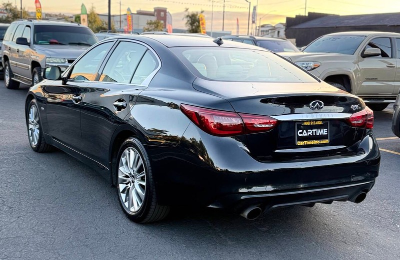 INFINITI Q50 Vehicle Full-screen Gallery Image 08