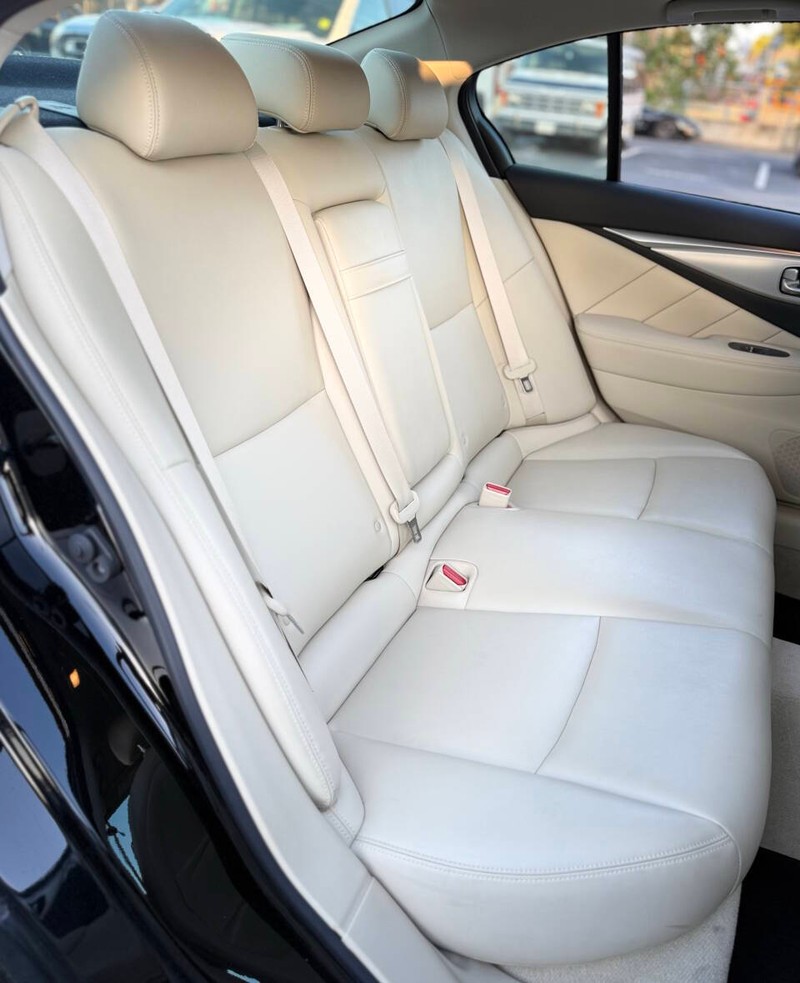 INFINITI Q50 Vehicle Full-screen Gallery Image 14