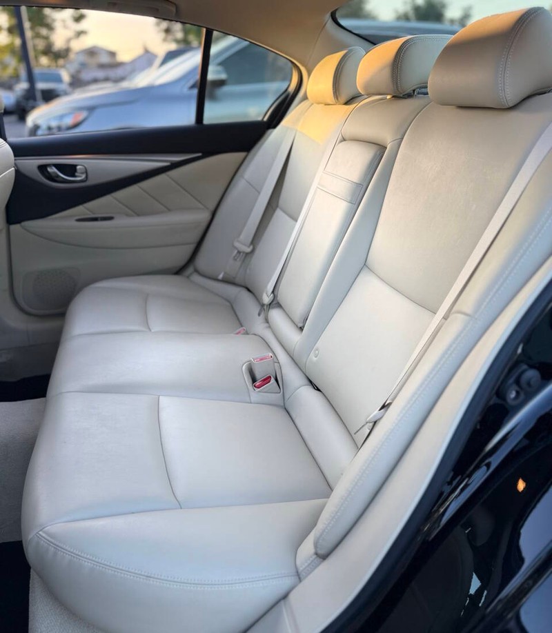 INFINITI Q50 Vehicle Full-screen Gallery Image 15