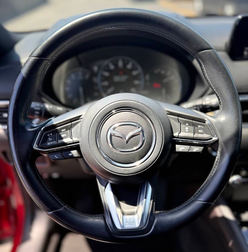 Mazda CX-5 Vehicle Full-screen Gallery Image 10