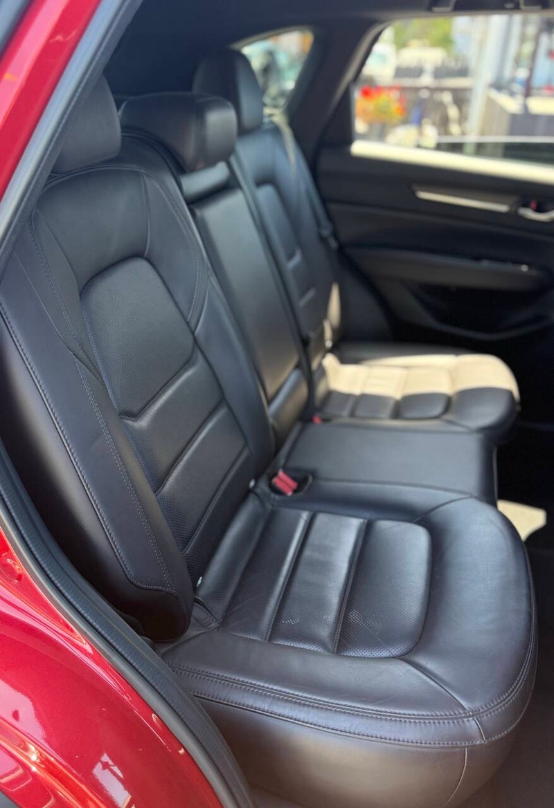 Mazda CX-5 Vehicle Full-screen Gallery Image 14