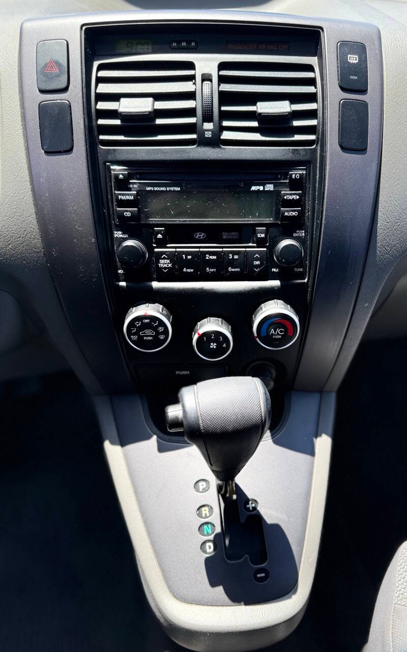 Hyundai Tucson Vehicle Full-screen Gallery Image 10