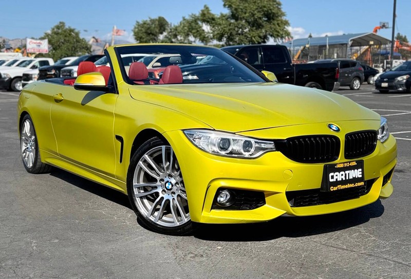 BMW 4 Series Vehicle Full-screen Gallery Image 02