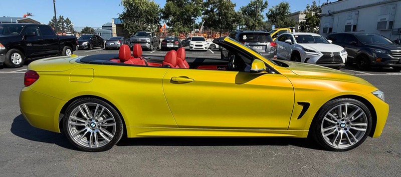 BMW 4 Series Vehicle Full-screen Gallery Image 05