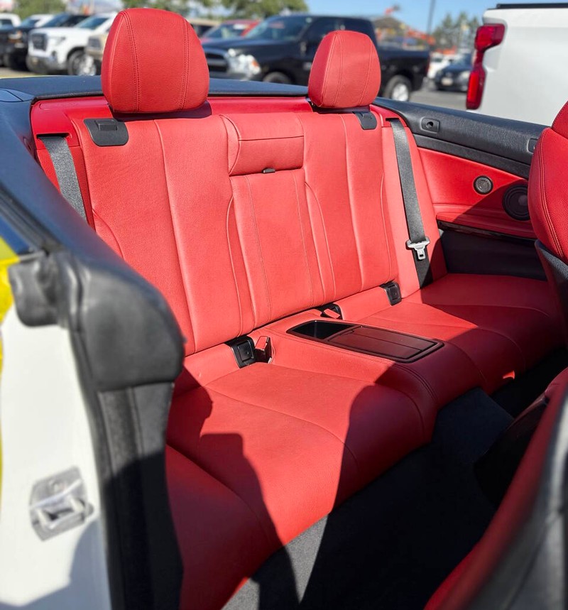BMW 4 Series Vehicle Full-screen Gallery Image 16