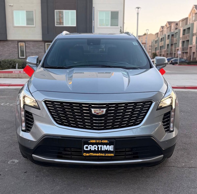 Cadillac XT4 Vehicle Full-screen Gallery Image 03