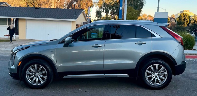 Cadillac XT4 Vehicle Full-screen Gallery Image 04