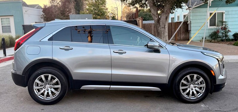 Cadillac XT4 Vehicle Full-screen Gallery Image 05