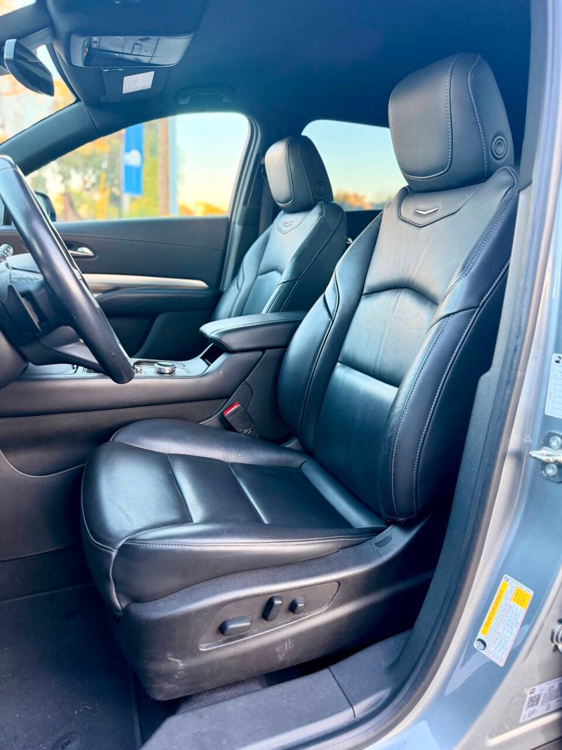 Cadillac XT4 Vehicle Full-screen Gallery Image 09
