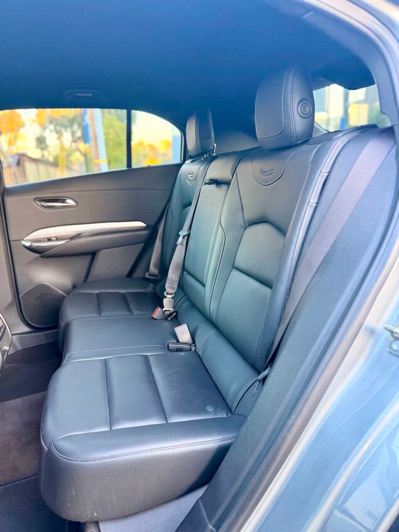 Cadillac XT4 Vehicle Full-screen Gallery Image 13
