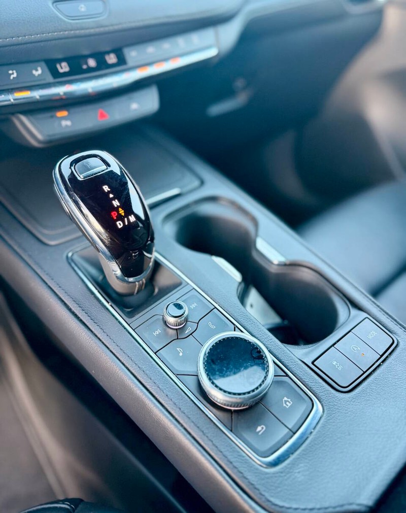 Cadillac XT4 Vehicle Full-screen Gallery Image 17