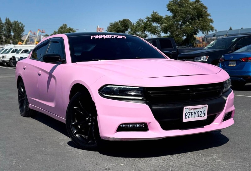 Dodge Charger Vehicle Full-screen Gallery Image 02