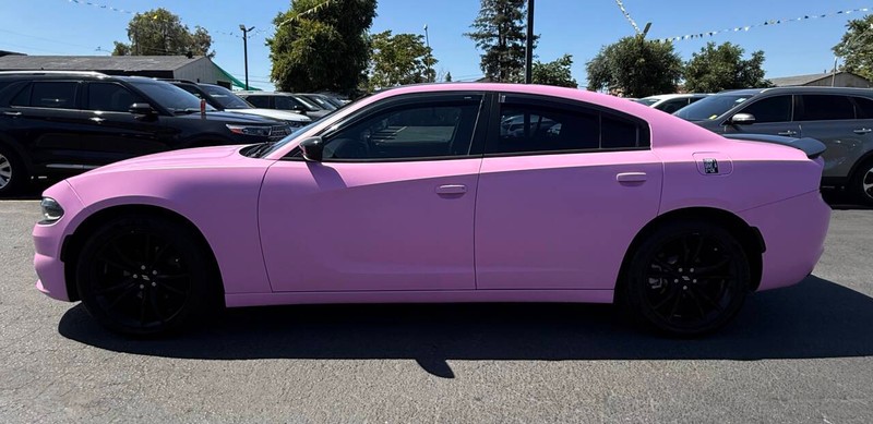 Dodge Charger Vehicle Full-screen Gallery Image 04