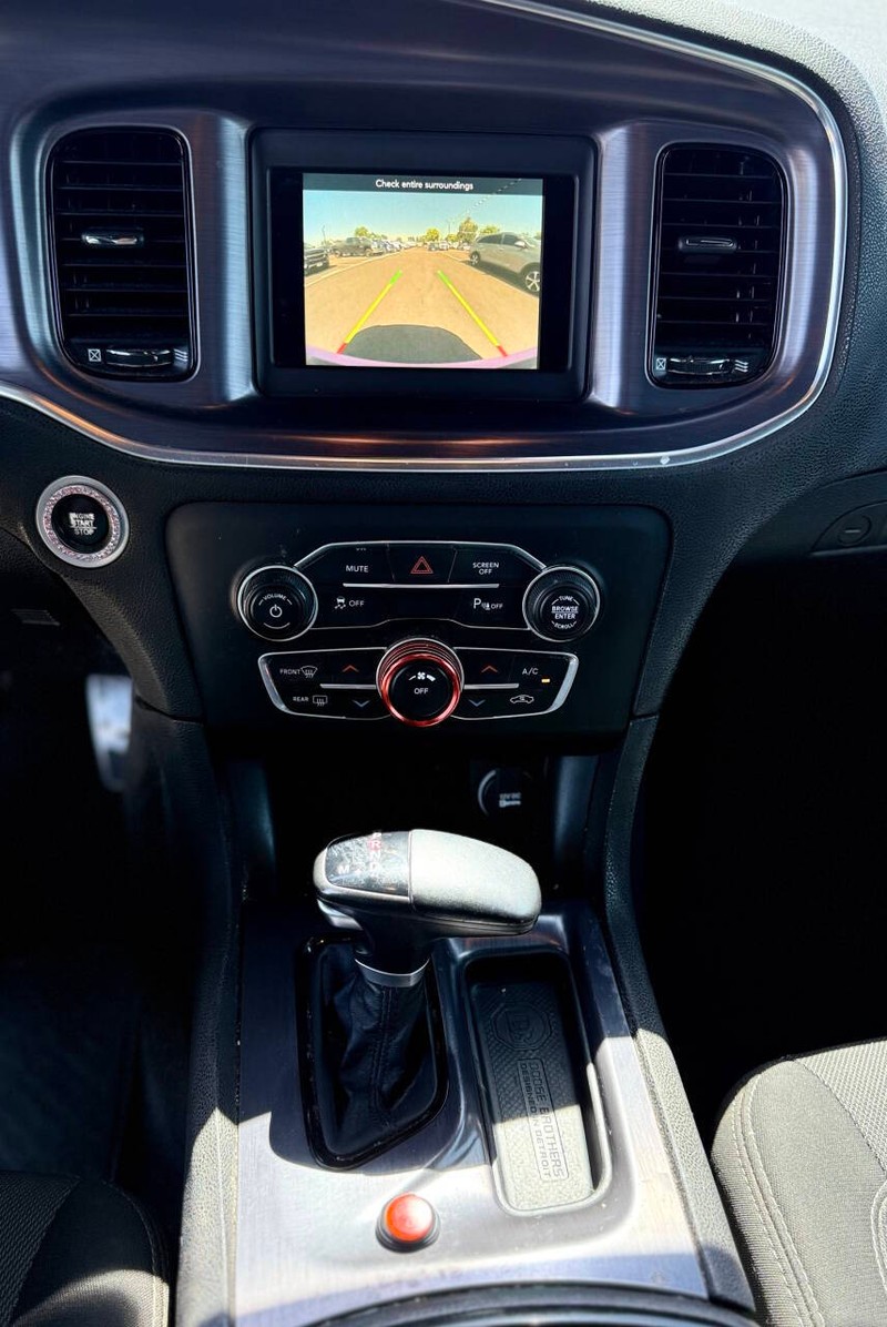 Dodge Charger Vehicle Full-screen Gallery Image 11