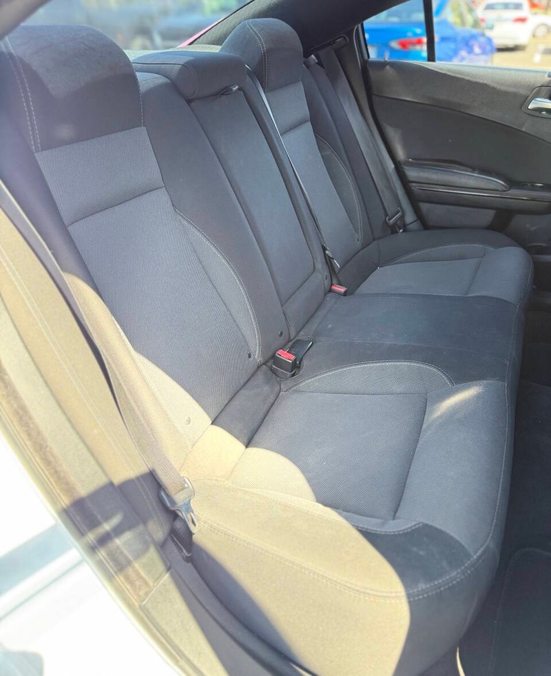 Dodge Charger Vehicle Full-screen Gallery Image 15