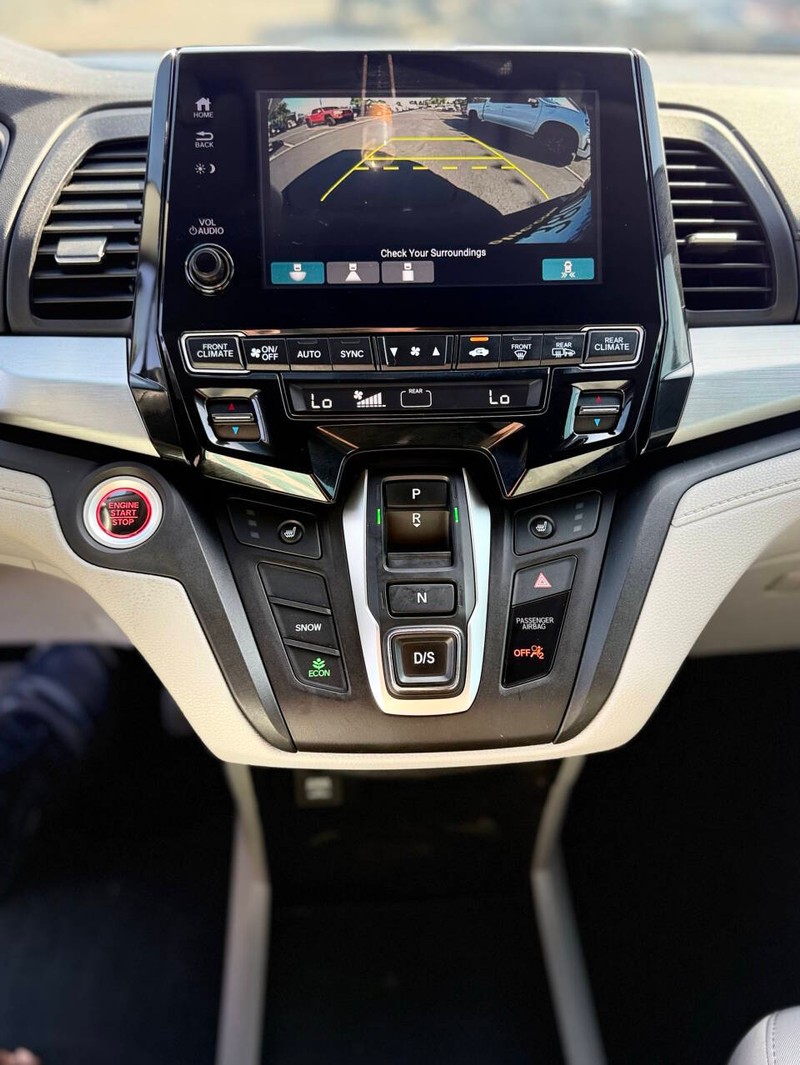 Honda Odyssey Vehicle Full-screen Gallery Image 11