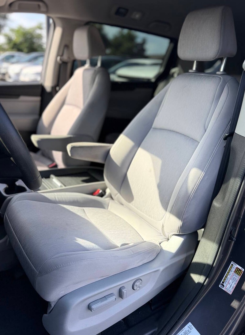 Honda Odyssey Vehicle Full-screen Gallery Image 12
