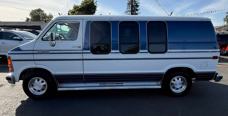 Dodge Ram Van Vehicle Full-screen Gallery Image 04