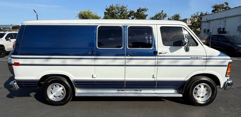 Dodge Ram Van Vehicle Full-screen Gallery Image 06