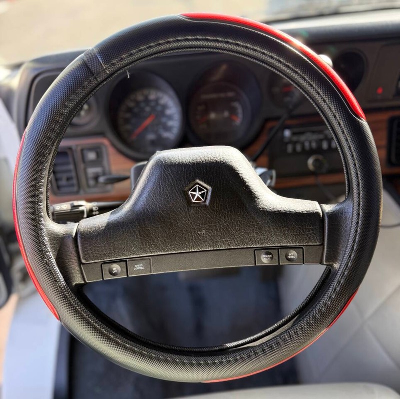 Dodge Ram Van Vehicle Full-screen Gallery Image 12