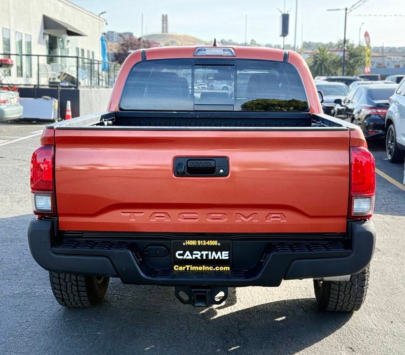 Toyota Tacoma Vehicle Full-screen Gallery Image 07