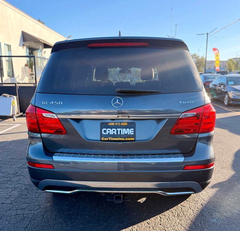 Mercedes-Benz GL-Class Vehicle Full-screen Gallery Image 07