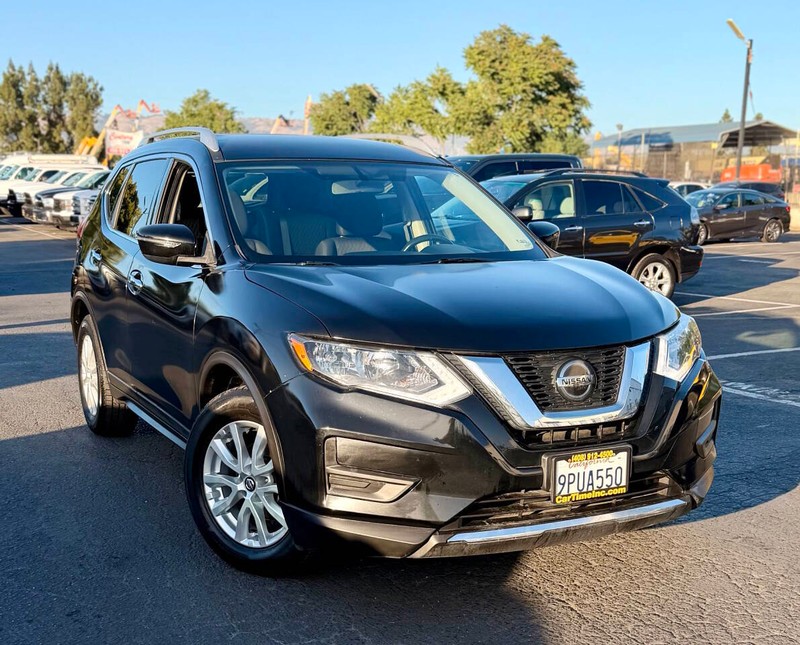 Nissan Rogue Vehicle Full-screen Gallery Image 02