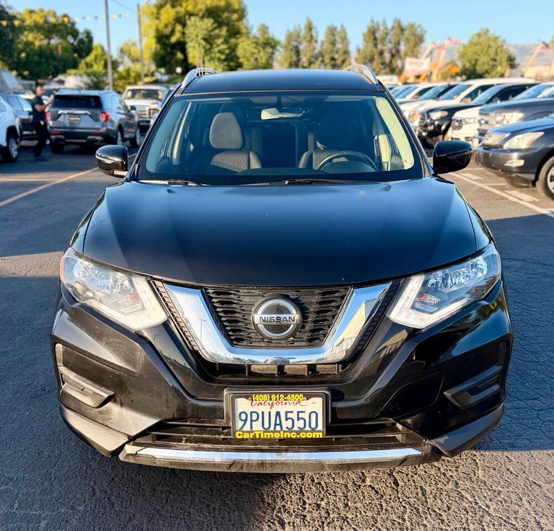 Nissan Rogue Vehicle Full-screen Gallery Image 03