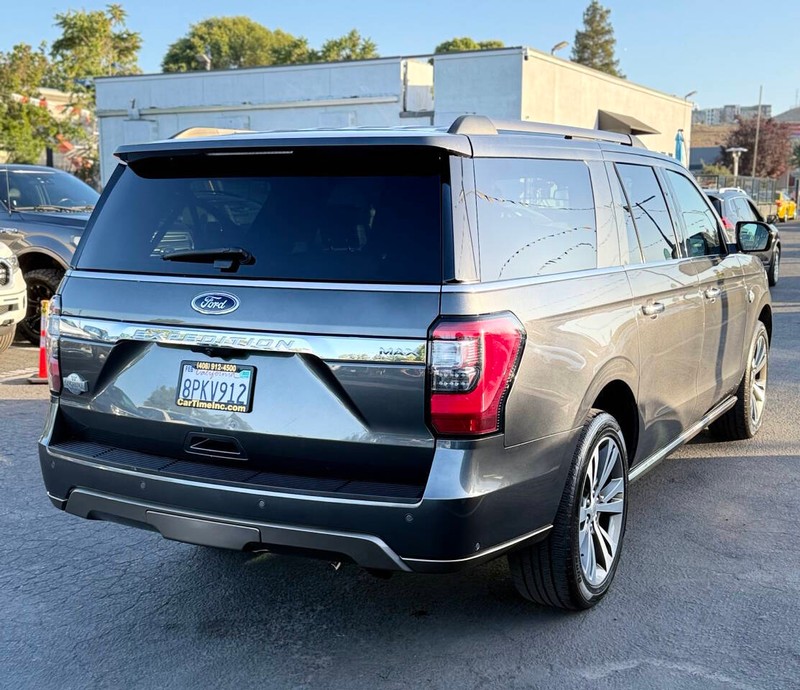 Ford Expedition Max Vehicle Full-screen Gallery Image 06