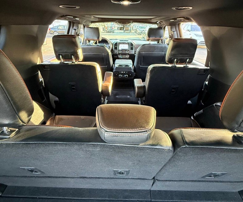 Ford Expedition Max Vehicle Full-screen Gallery Image 17