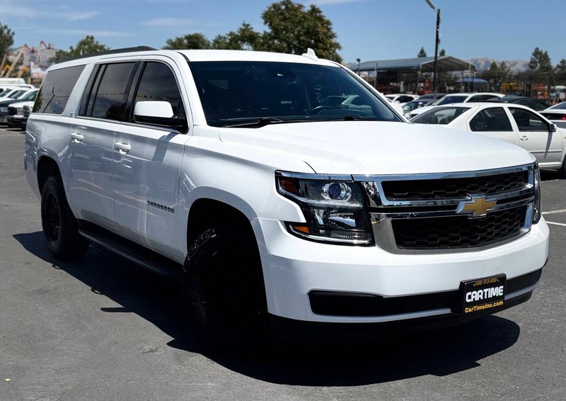 Chevrolet Suburban Vehicle Full-screen Gallery Image 03