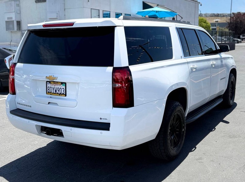 Chevrolet Suburban Vehicle Full-screen Gallery Image 06