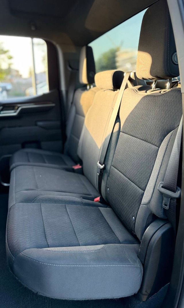 Chevrolet Silverado 1500 Vehicle Full-screen Gallery Image 14