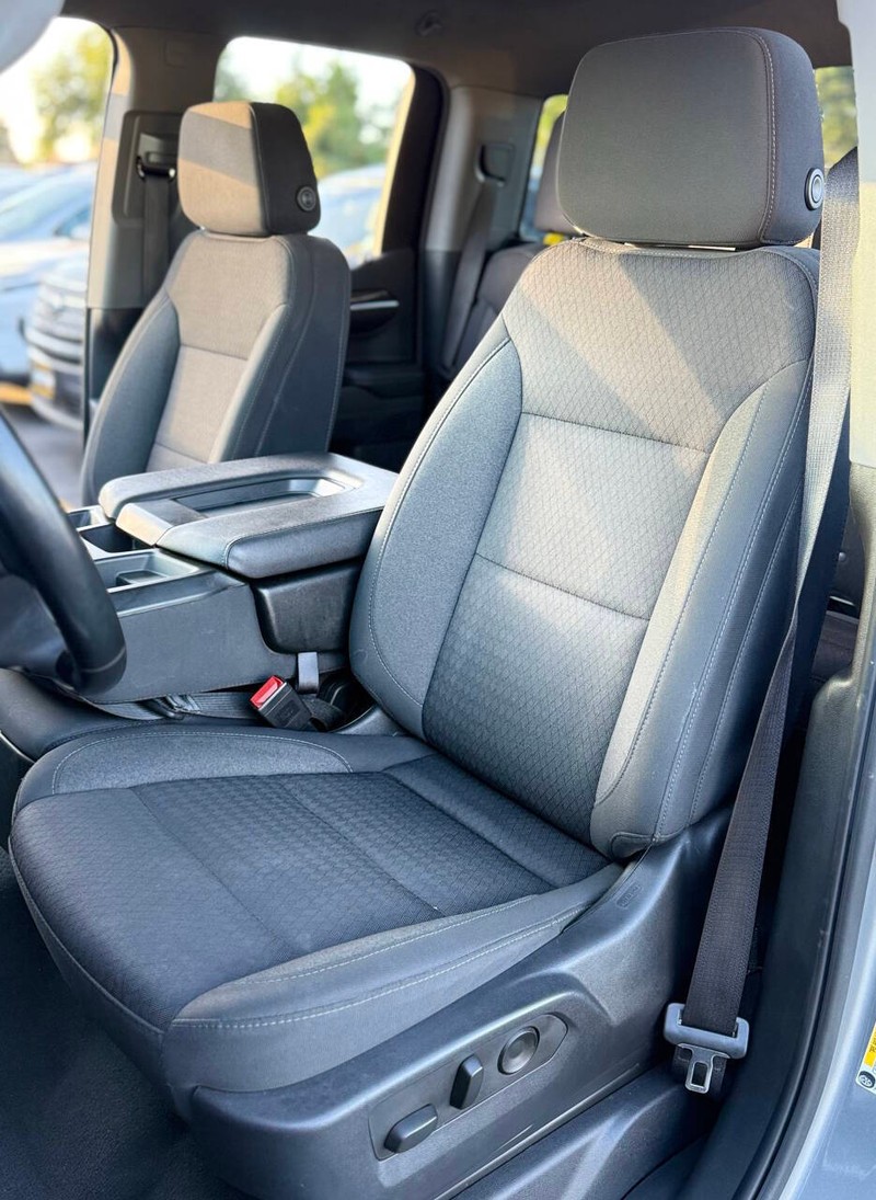 Chevrolet Silverado 1500 Vehicle Full-screen Gallery Image 11