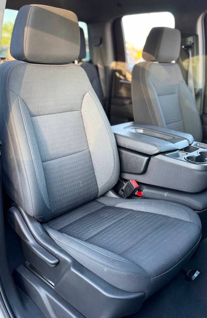 Chevrolet Silverado 1500 Vehicle Full-screen Gallery Image 12