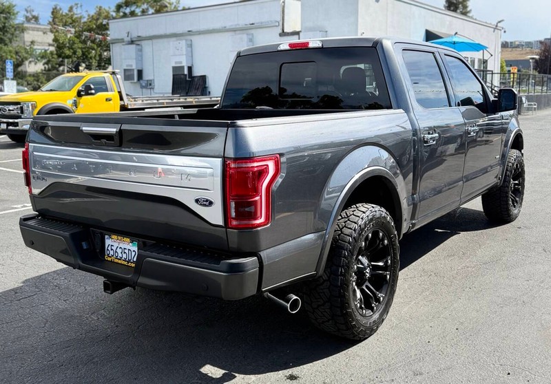 Ford F-150 Vehicle Full-screen Gallery Image 06