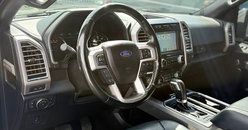 Ford F-150 Vehicle Full-screen Gallery Image 09