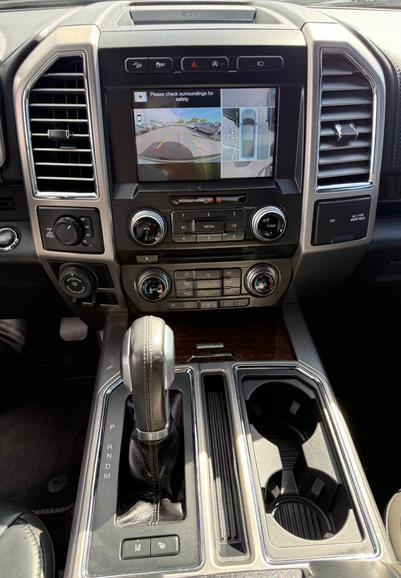 Ford F-150 Vehicle Full-screen Gallery Image 11