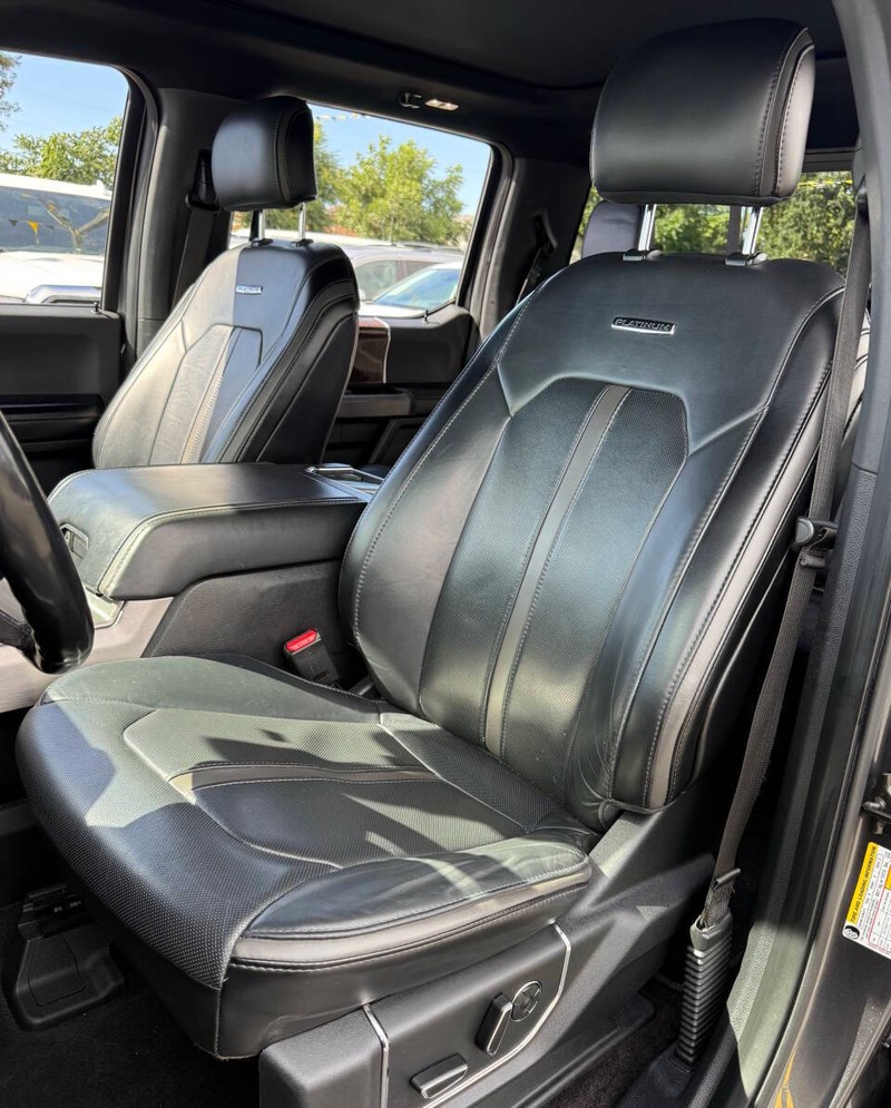 Ford F-150 Vehicle Full-screen Gallery Image 12