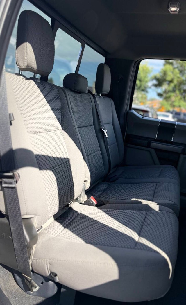 Ford Super Duty F-250 SRW Vehicle Full-screen Gallery Image 15