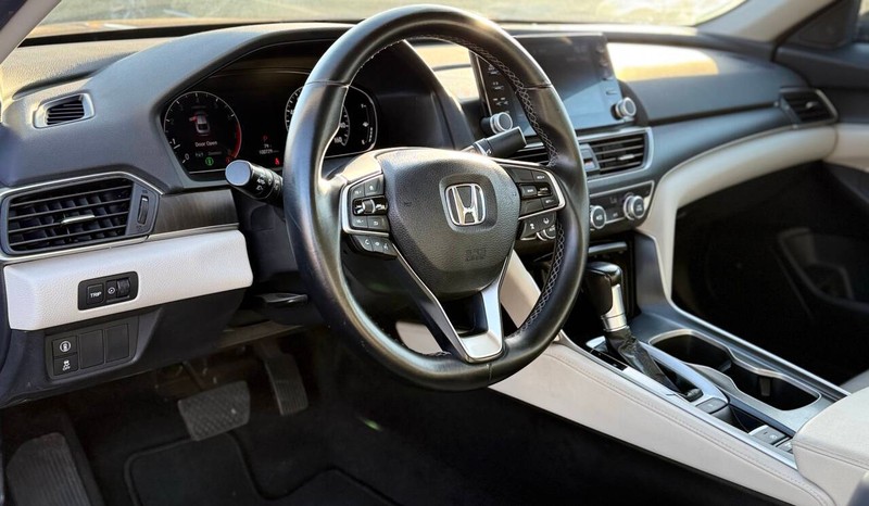 Honda Accord Sedan Vehicle Full-screen Gallery Image 07