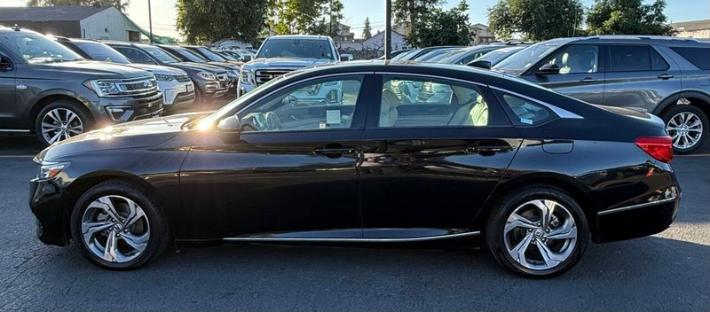 Honda Accord Sedan Vehicle Full-screen Gallery Image 08